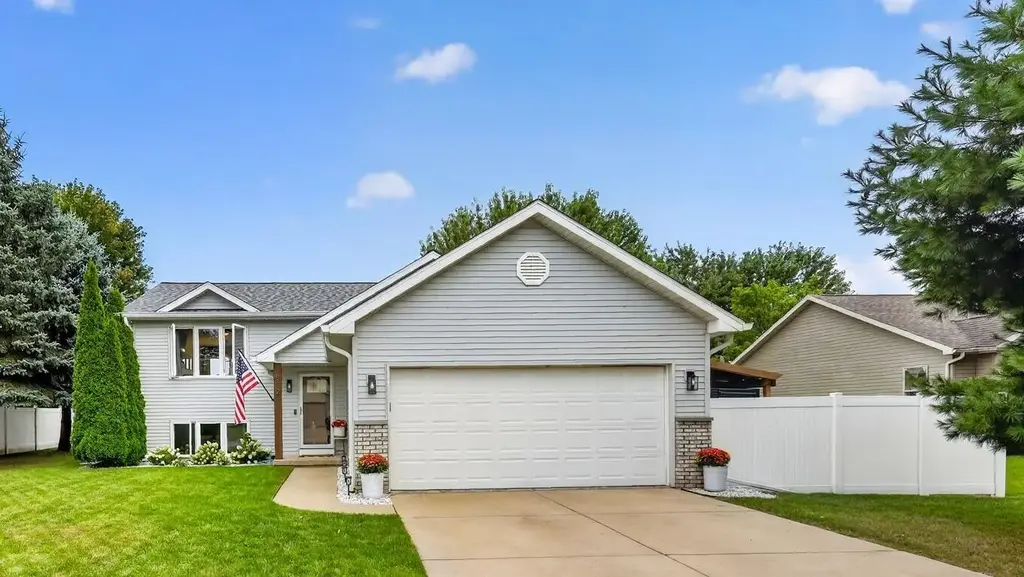 812 Hanksfield Place, Prairie du Sac