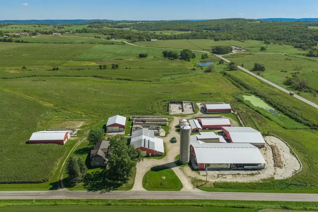 S4452 Grote Hill Road, Reedsburg