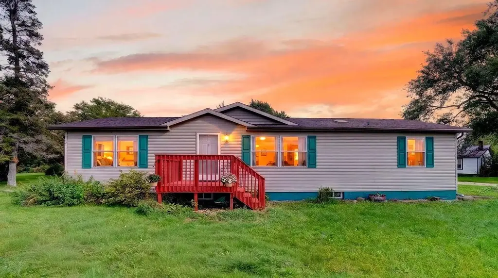 5814 County Tt Road, Marshall