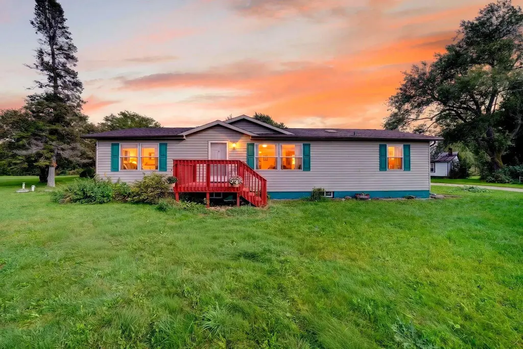 5814 County Tt Road, Marshall