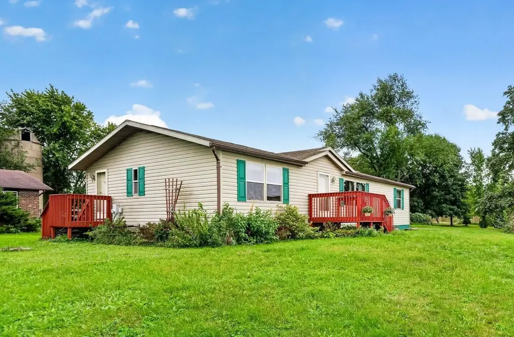 5814 County Tt Road, Marshall