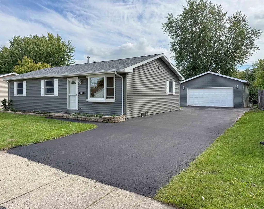 1235 E Sylvan Avenue, Appleton