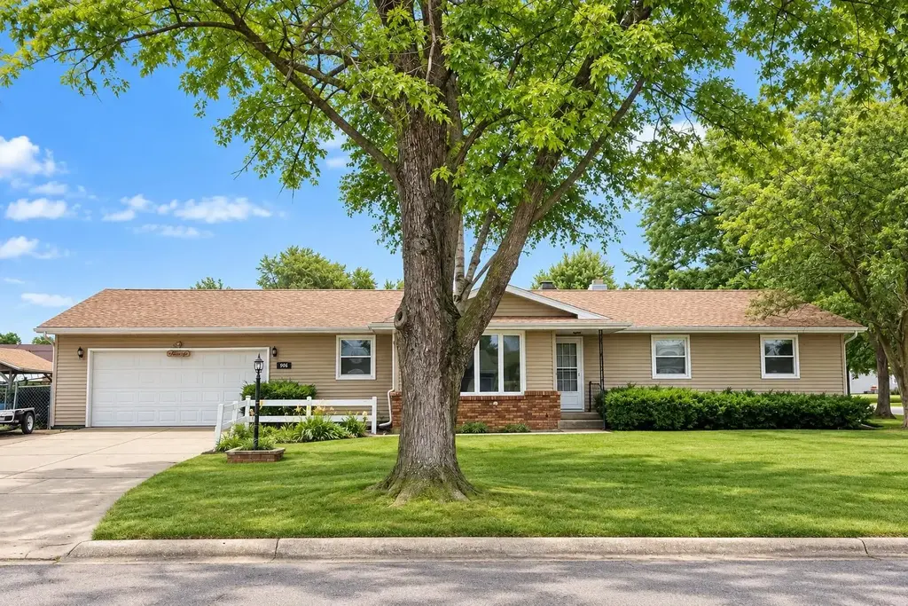 906 Nicolet Street, Janesville