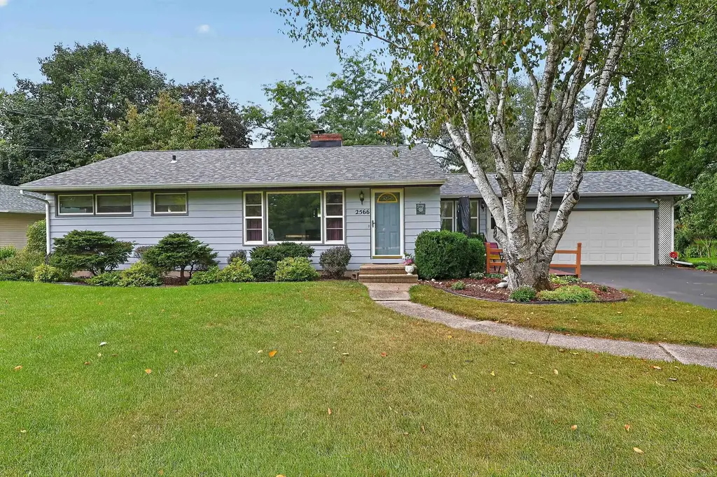 2566 White Oaks Drive, Beloit