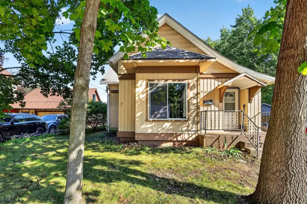 737 W Grand Avenue, Beloit