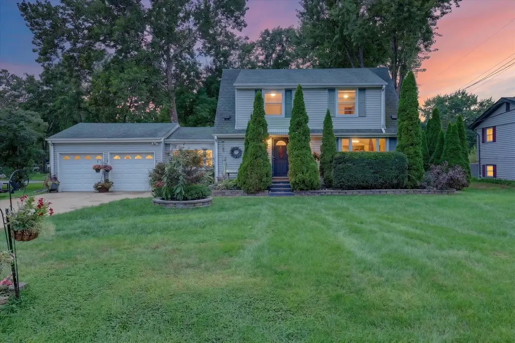 825 W Happy Hollow Road, Rock