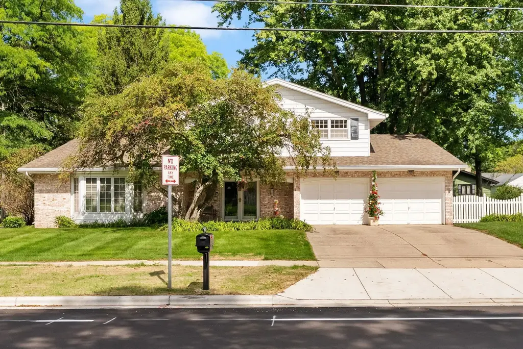2105 Ruger Avenue, Janesville
