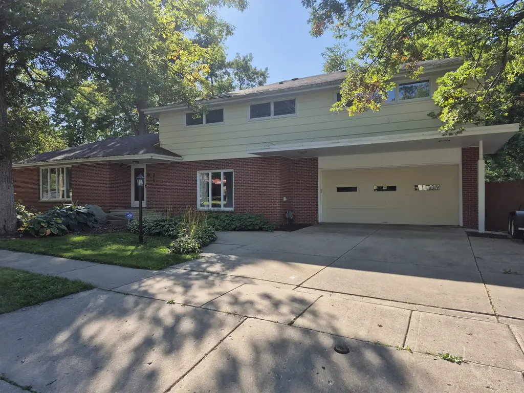 379 Grove Street, Lake Mills