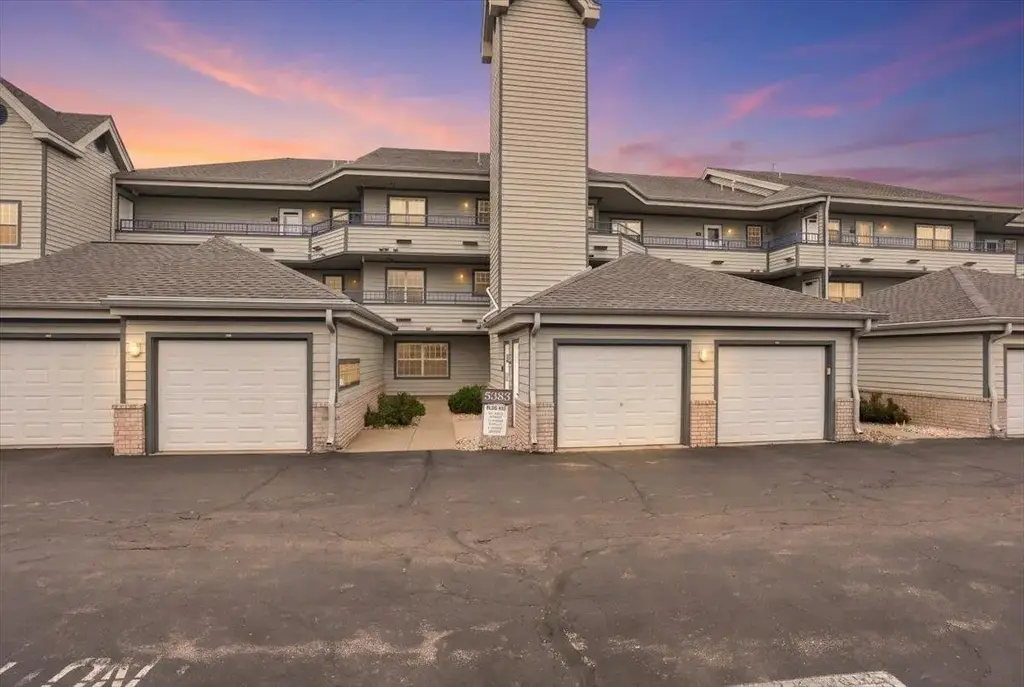 #414 - 5383 Mariners Cove Drive, Westport