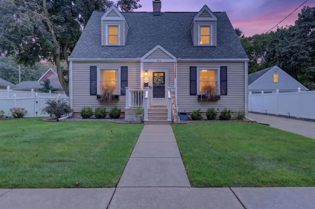342 S Randall Avenue, Janesville