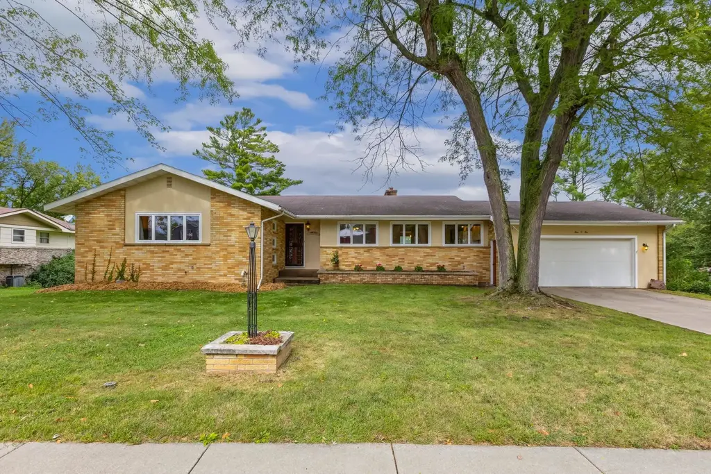 405 Elmberta Street, Mauston