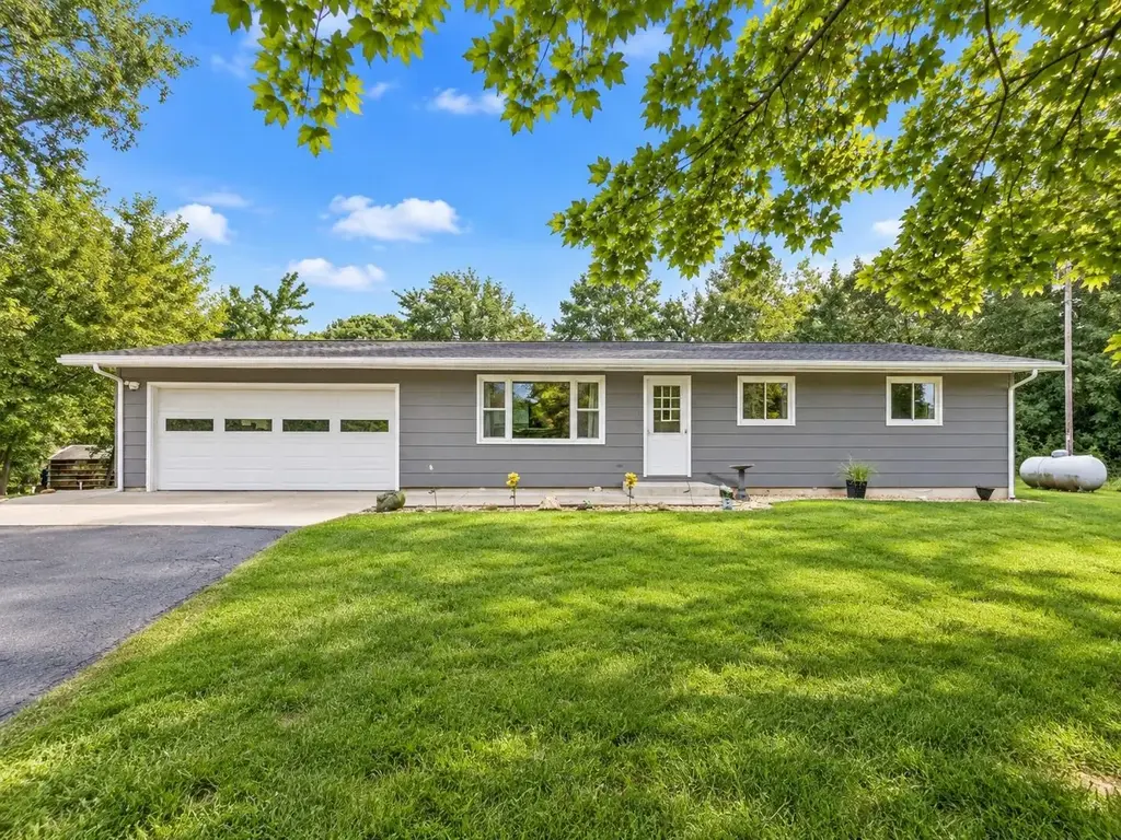 W10286 County Road O, Lewiston