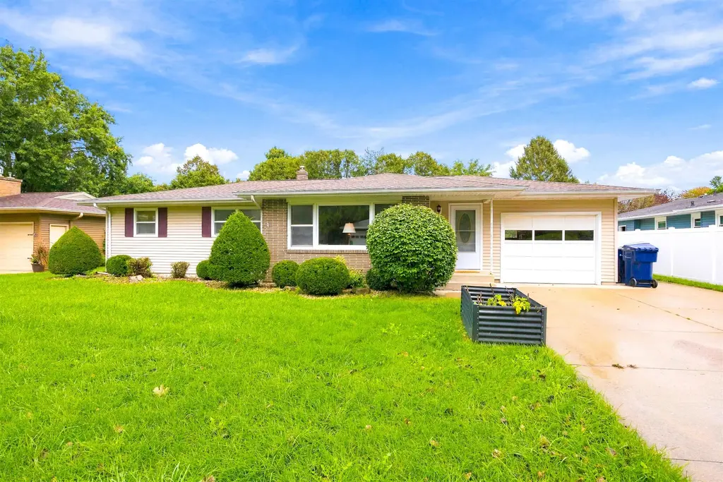 1010 N Lexington Drive, Janesville