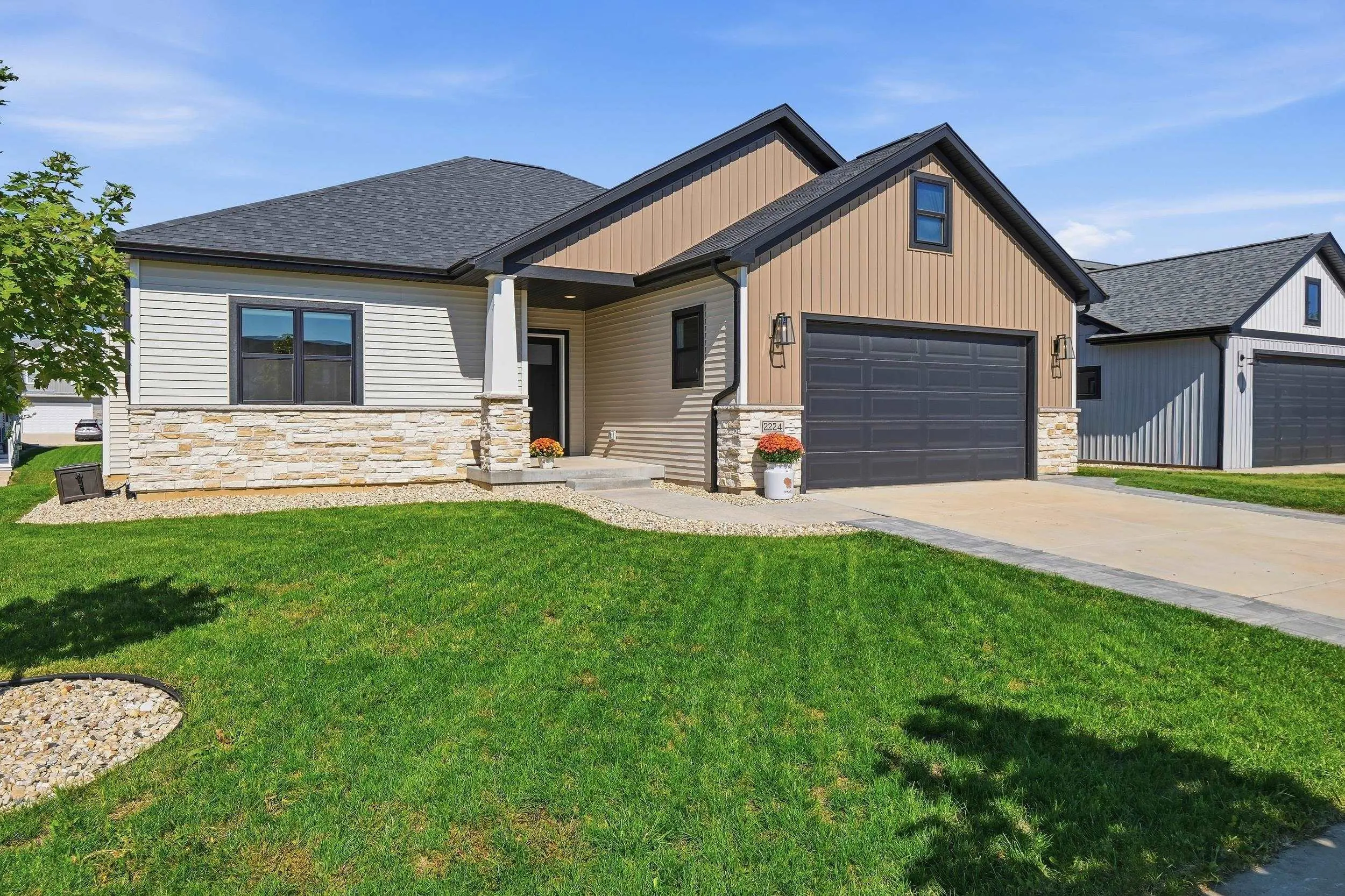 Photo of Listing #2033084
