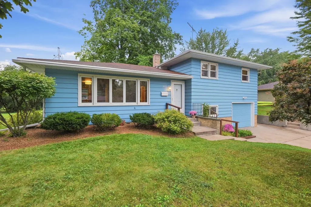 607 Hillcrest Drive, Oregon
