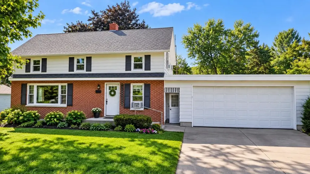 1043 N Monroe Street, Waterloo