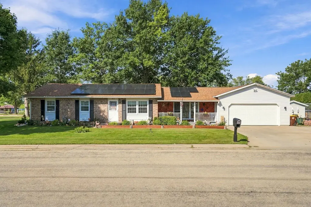 307 Locust Street, Lena