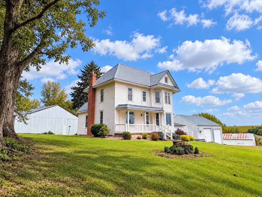 101 Truman Street, Luana