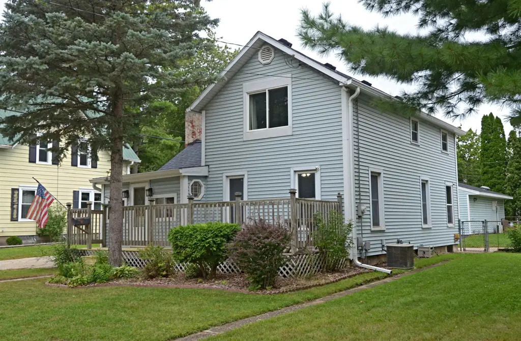 606 W Sherman Avenue, Fort Atkinson