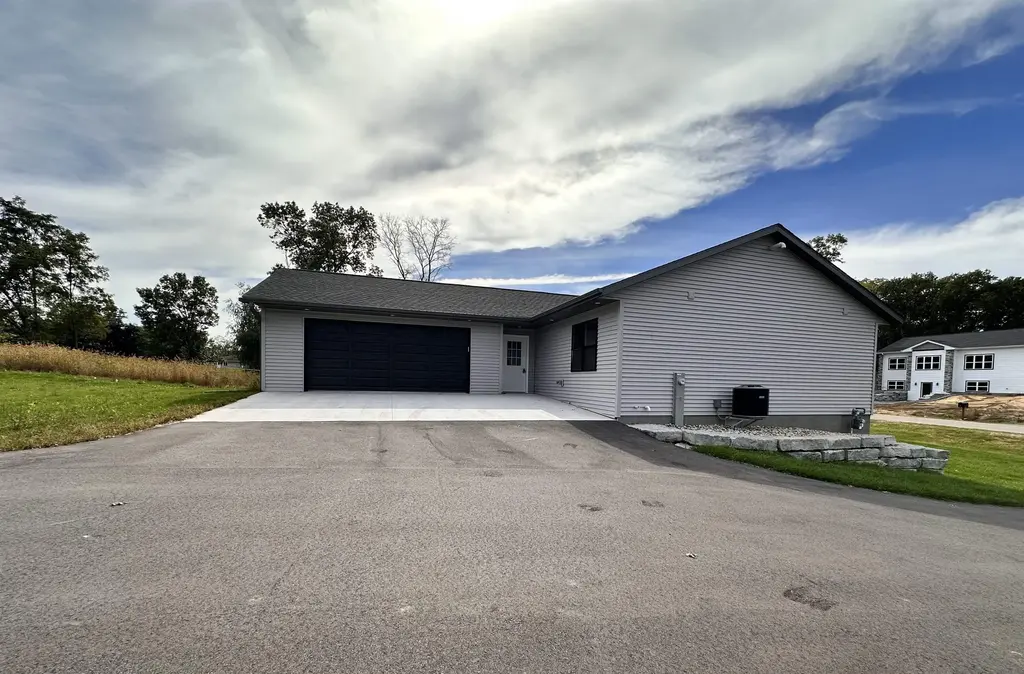 328 Brooke Circle, Montello