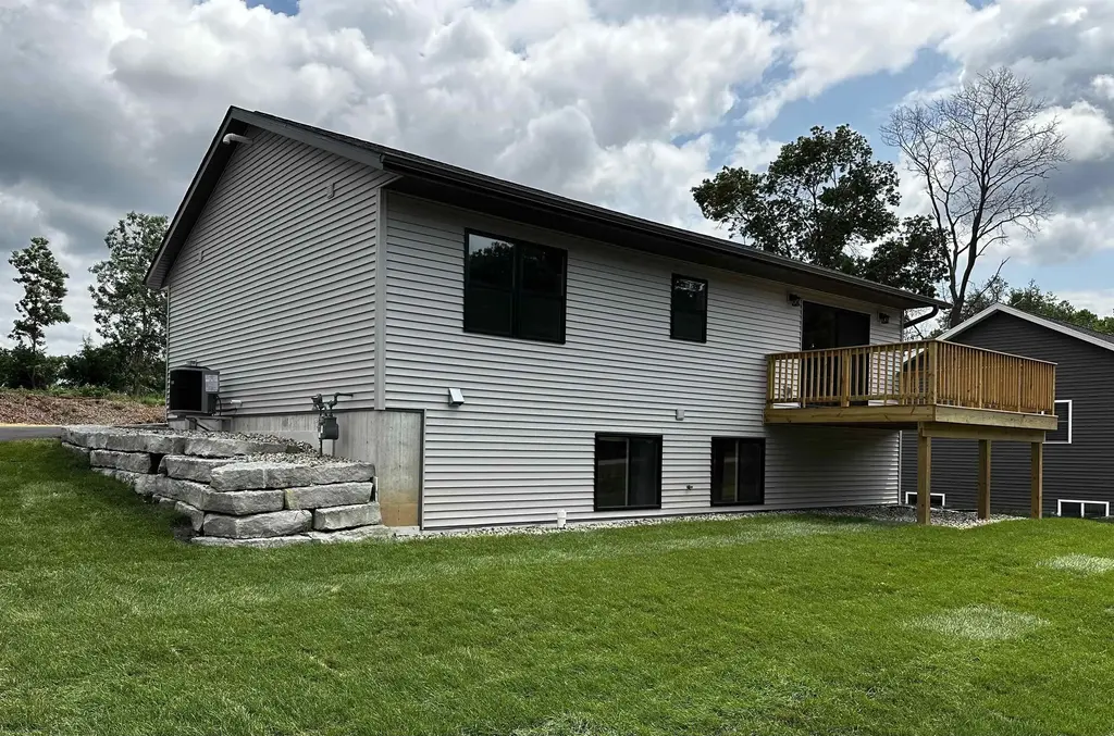 328 Brooke Circle, Montello