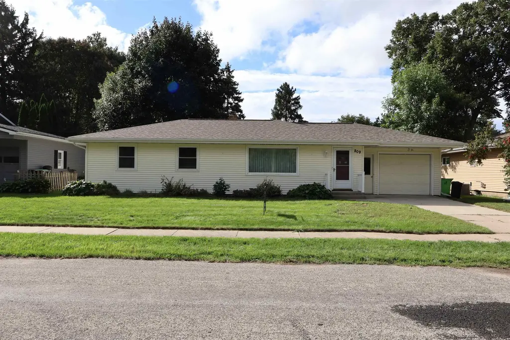 809 North Street, Beaver Dam