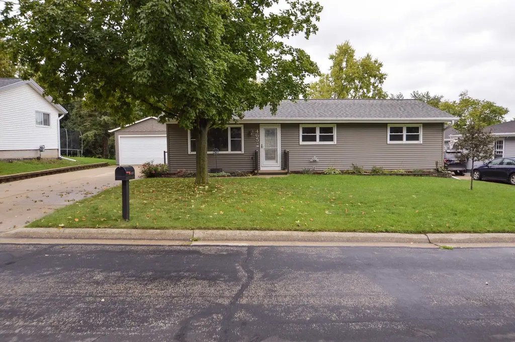 465 Raintree Drive, Fort Atkinson