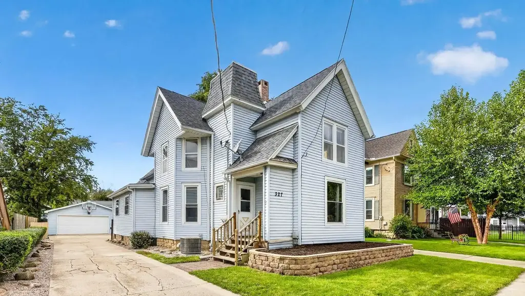 327 N Terrace Street, Janesville