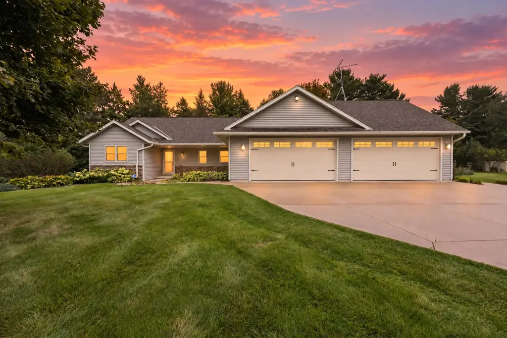 N8470 Lola Court, Beaver Dam