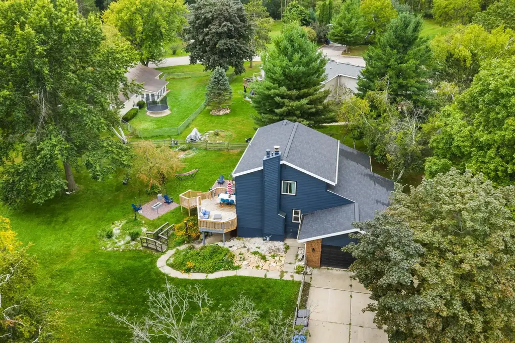 1074 Tinkham Trail, West Baraboo