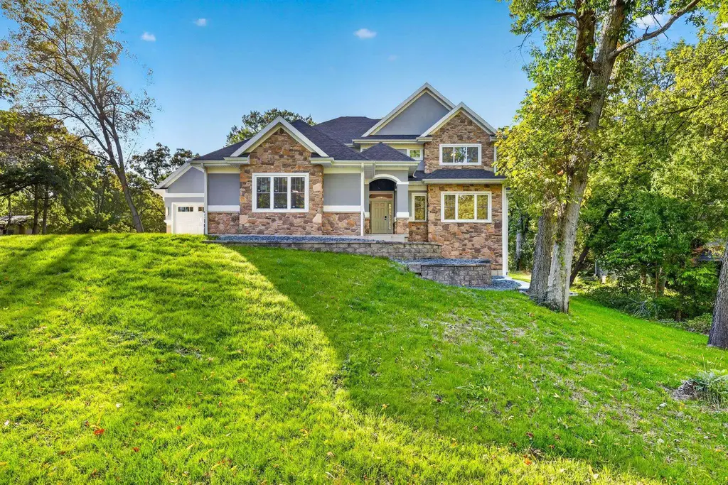 2652 Oak Crest Circle, Sun Prairie