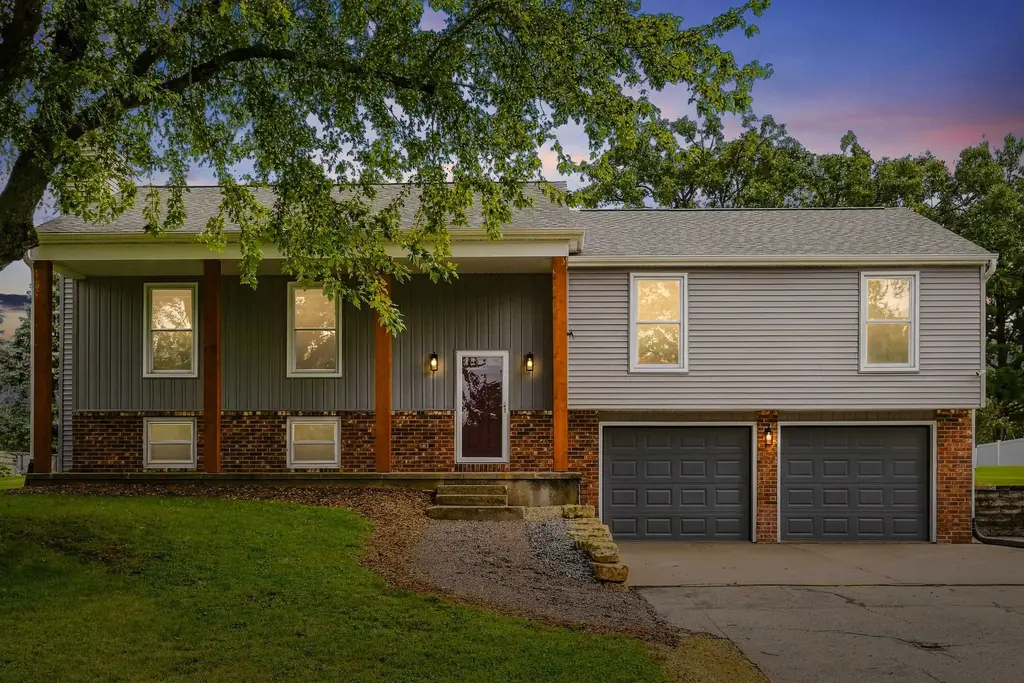975 Hillcrest Circle, Platteville