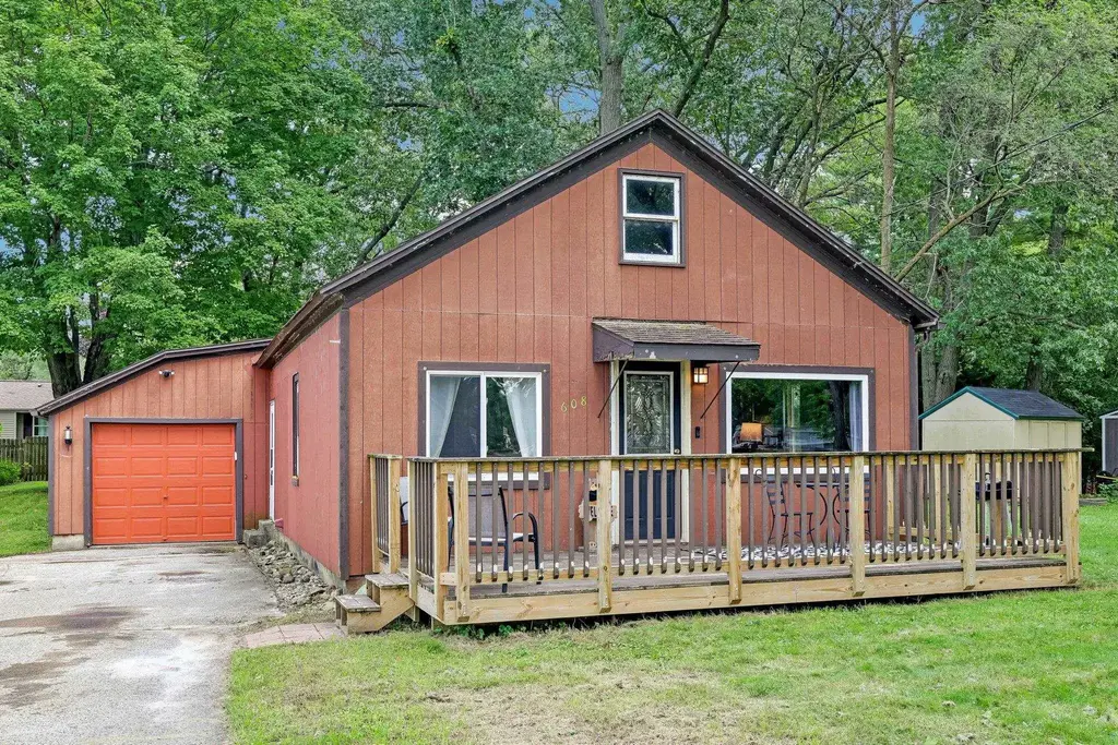 608 Jenny Wren Pass, Pardeeville