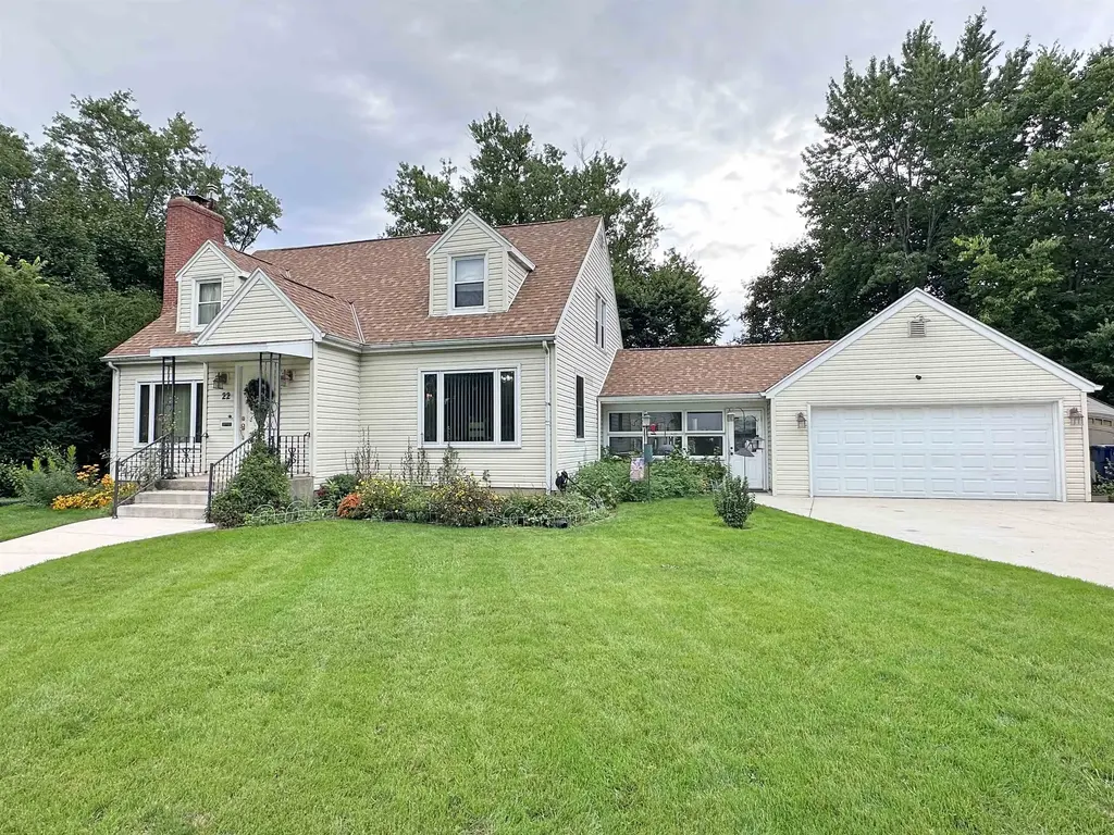 22 N Pine Street, Janesville