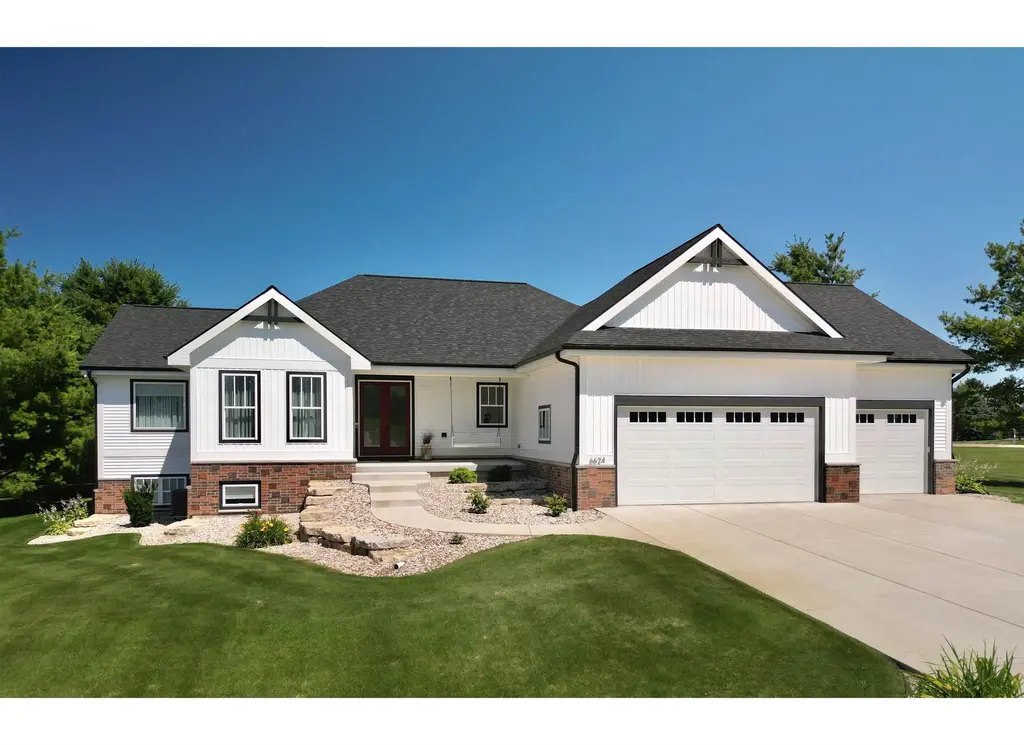 6624 Covered Bridge Trail, Windsor
