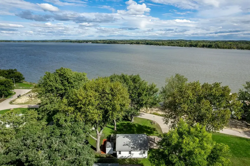 1747 E Road 5, Milton