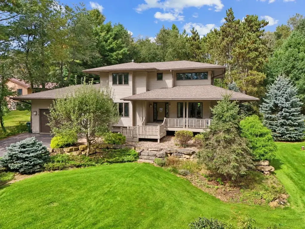 S2925 Fairway Drive, Excelsior