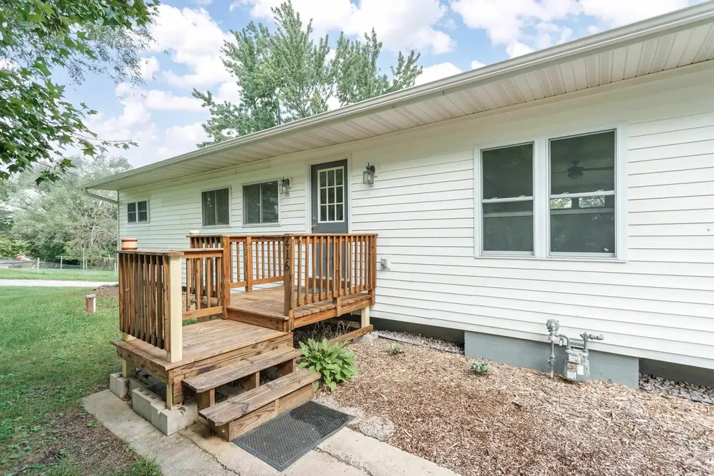 416 N Elm Street, Endeavor