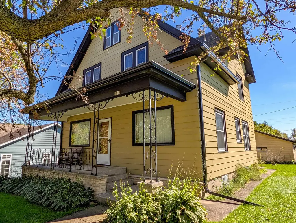 1173 Oak Street, Plain