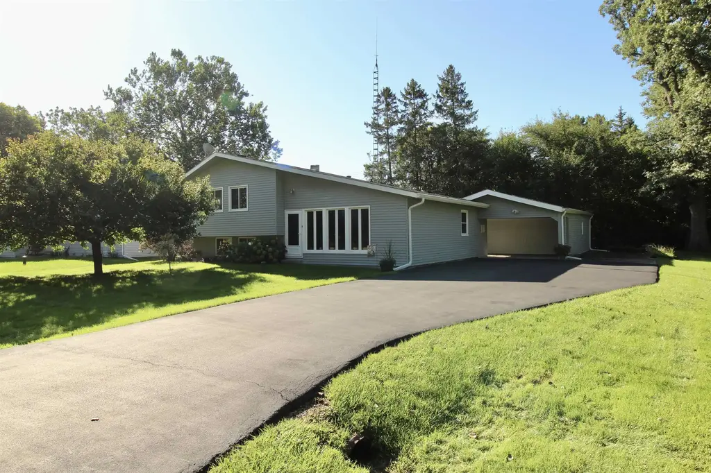 434 E Woodland Drive, Beloit