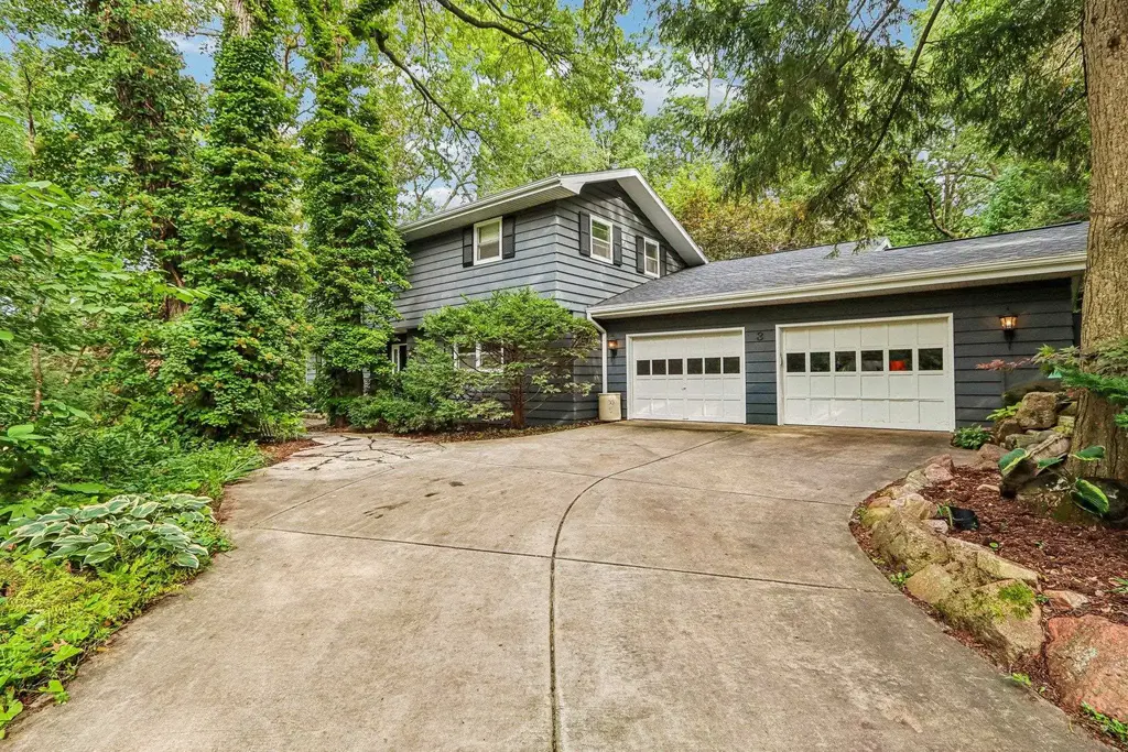 3 Montauk Place, Madison