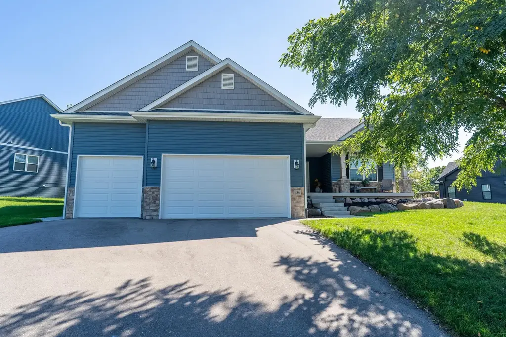 636 Greenway Point Drive, Janesville