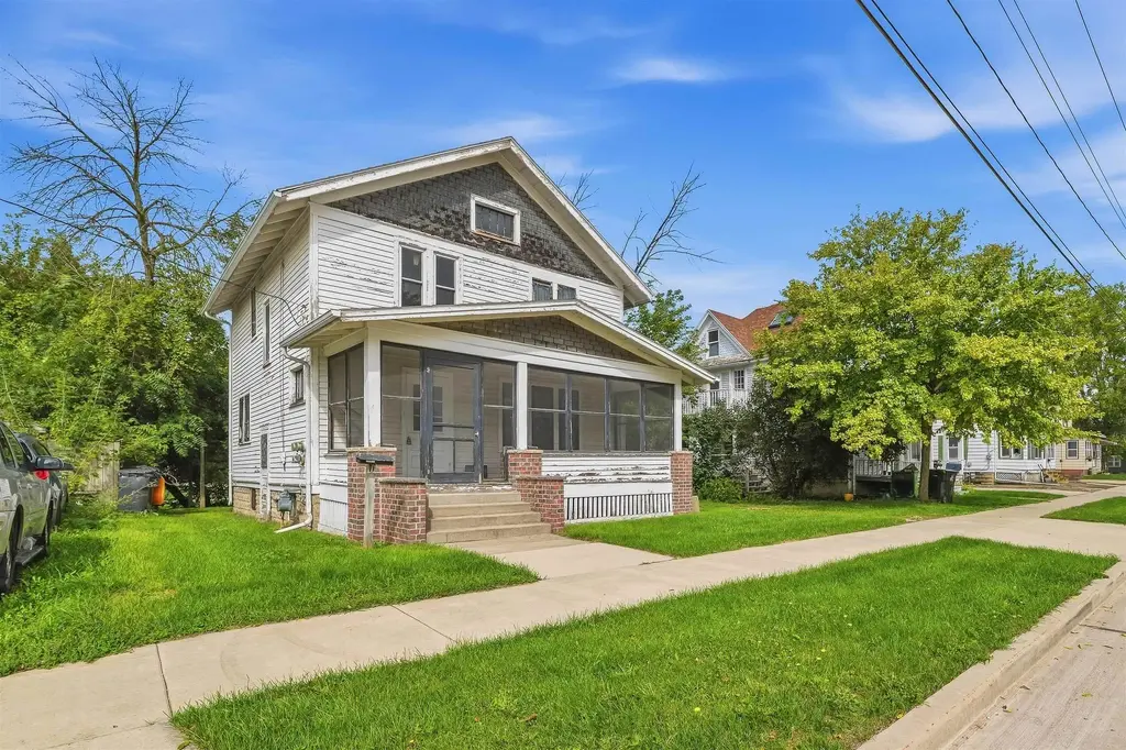 910 S Spring Street, Beaver Dam