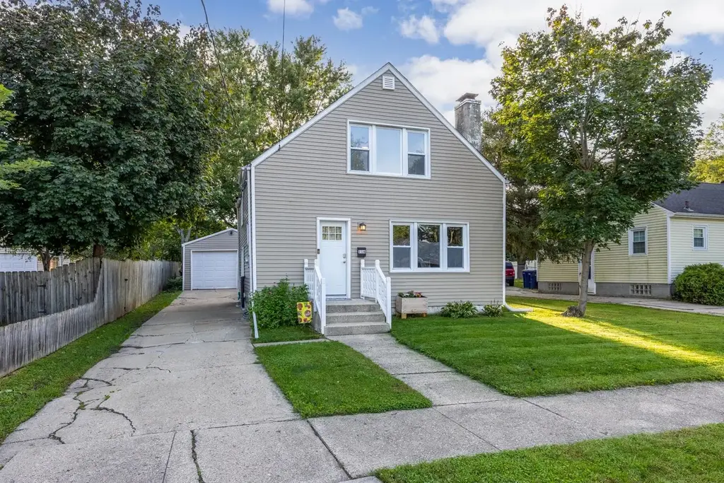 116 N Pine Street, Janesville