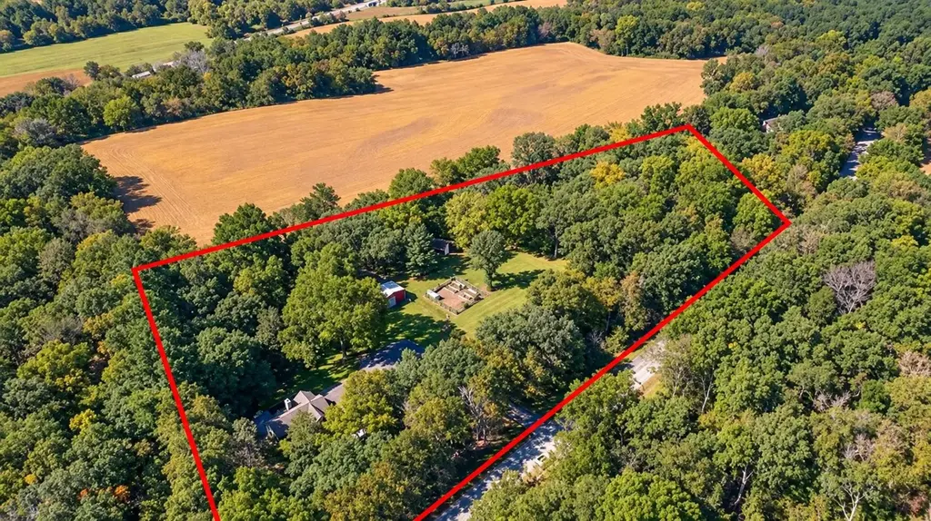 8341 N Kidder Road, Fulton