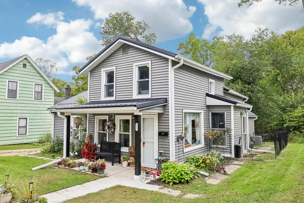 627 E Conant Street, Portage