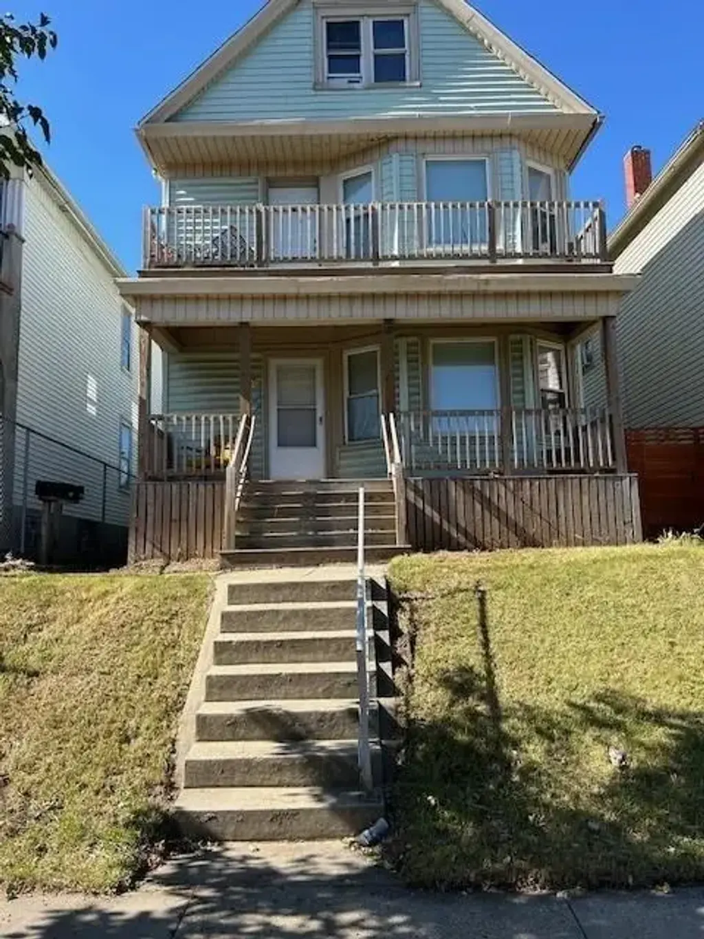 2929 S 9th Place, Milwaukee