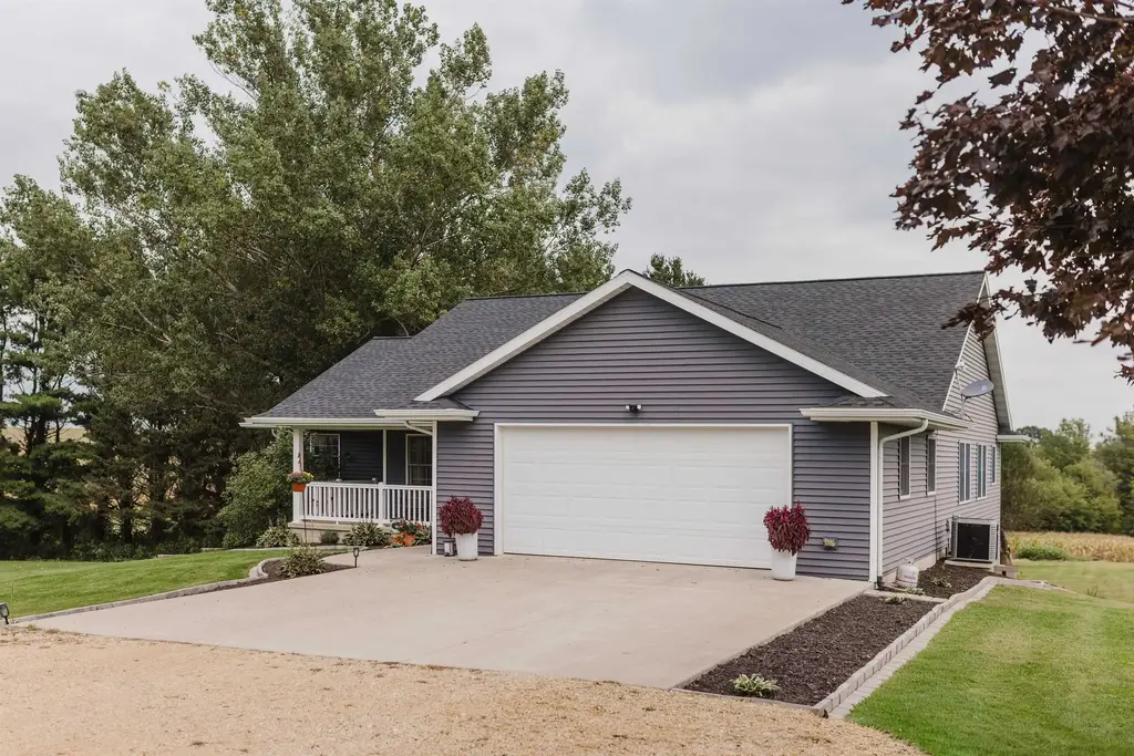 6214 Highway 61 & 35, Potosi
