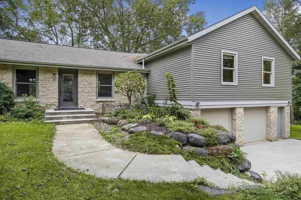 970 Water Street, Prairie du Sac