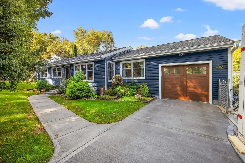 5305 Flamingo Road, Monona